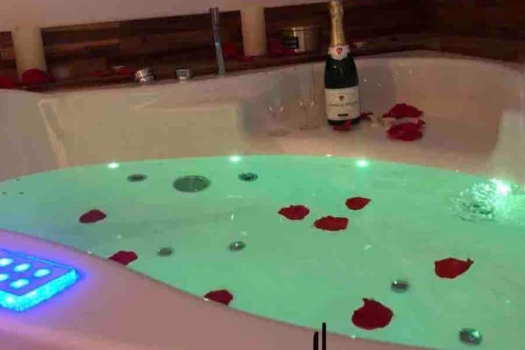 Appartement Sejour Detente Au Coeur De Spa,cine,bouteille Offerte